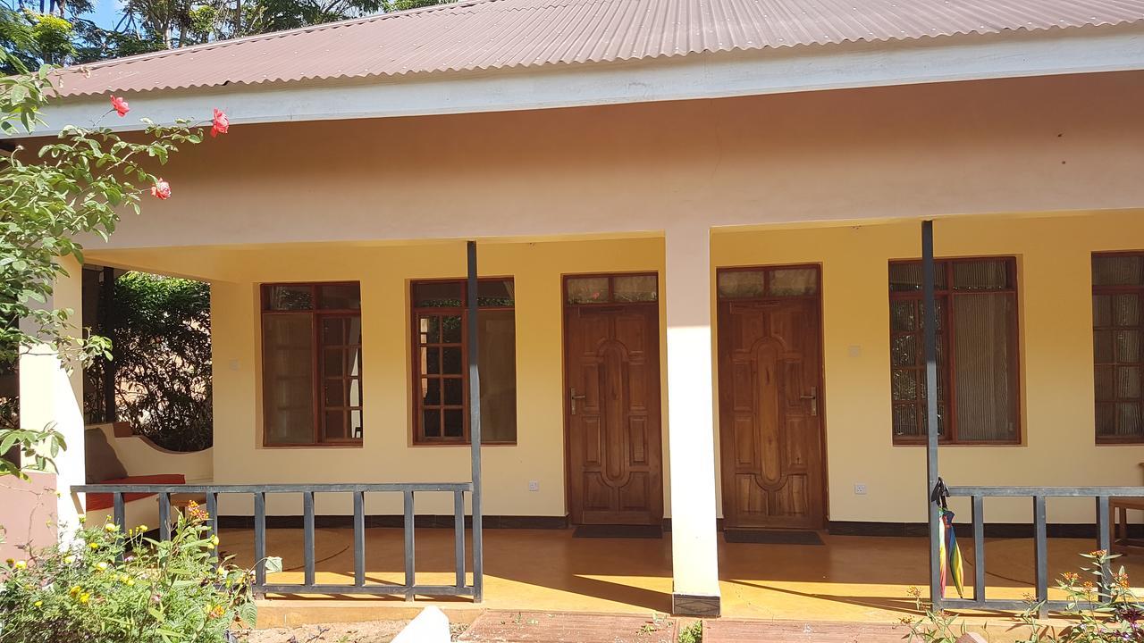 Eileen'S Trees Inn Karatu Exterior foto